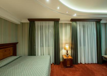 room 145 thumbnail 3